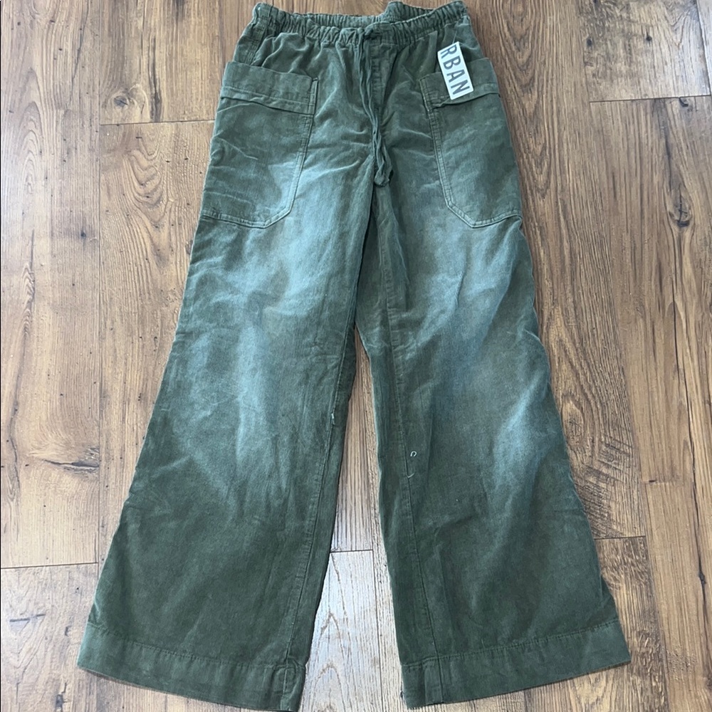 Urban Outfitter NWT Green Corduroy Wide-Leg Pants